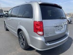 2017 Grand Caravan Thumbnail 3