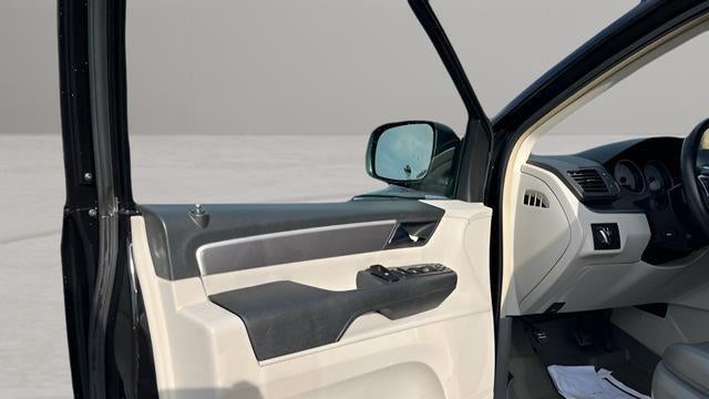 2013 Volkswagen Routan SE