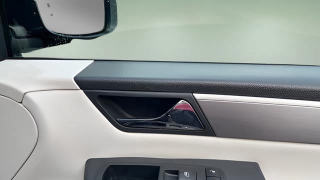 2013 Volkswagen Routan SE
