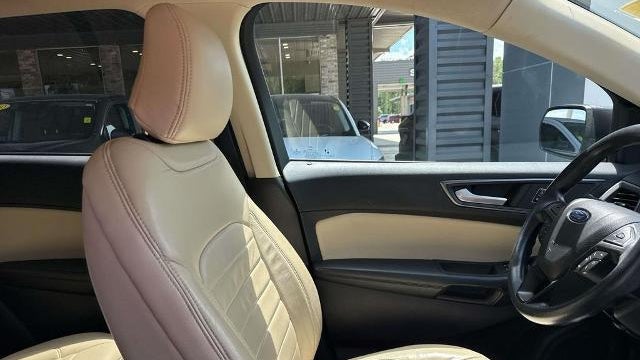 2020 Ford Edge SE