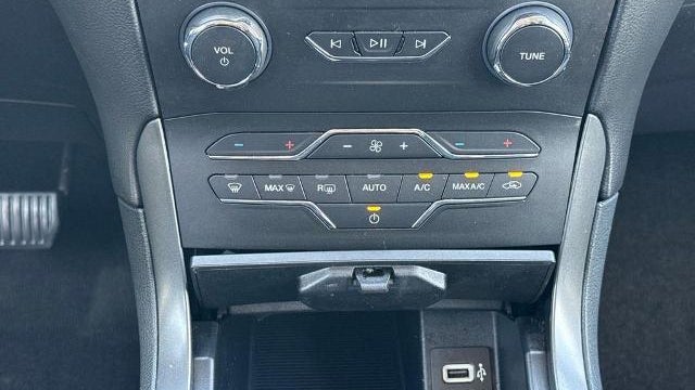 2020 Ford Edge SE