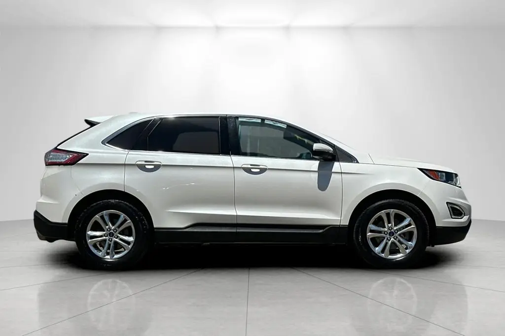 2016 Ford Edge - $10,989