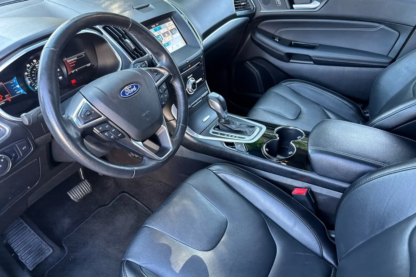 2018 Ford Edge Titanium — photo 1 of 12