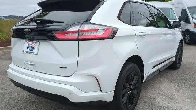 2022 Ford Edge SE