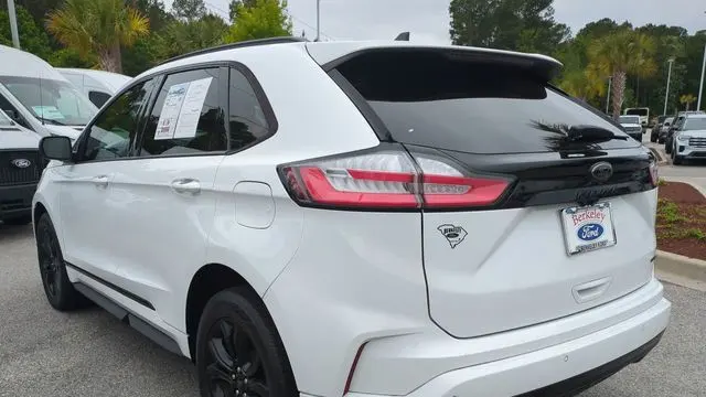 2022 Ford Edge SE