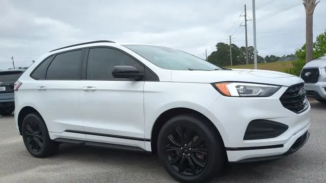 2022 Ford Edge SE