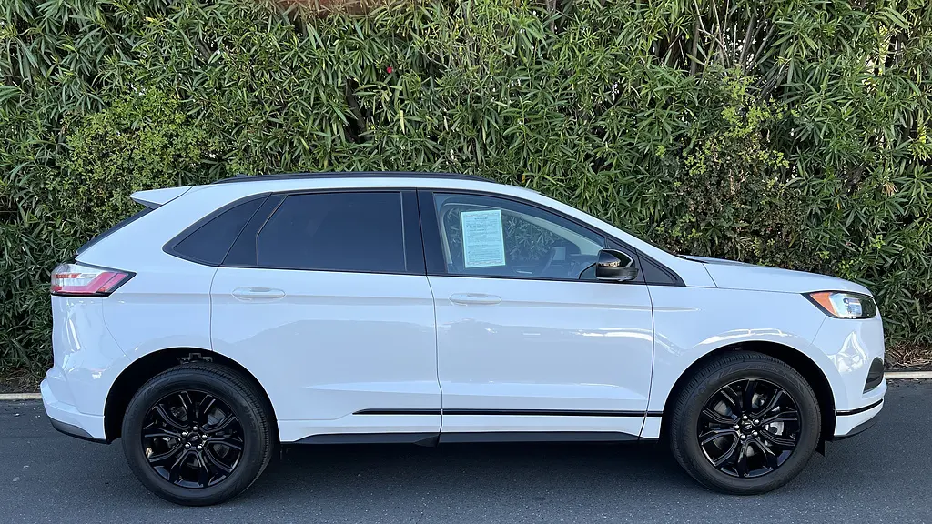 2022 Ford Edge SE
