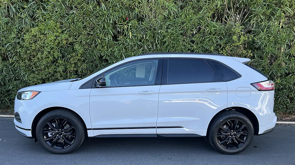 2022 Ford Edge SE