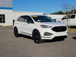 2022 Ford Edge with Oxford White Exterior