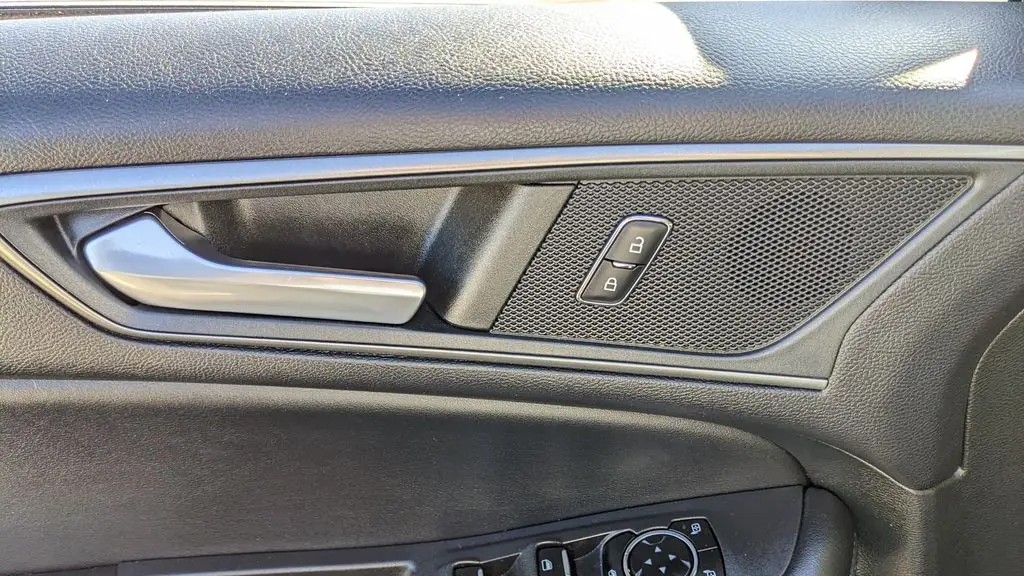 2023 Ford Edge SE