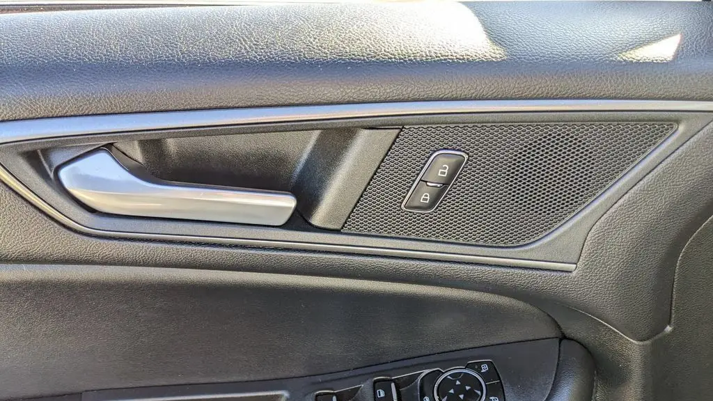 2023 Ford Edge SE