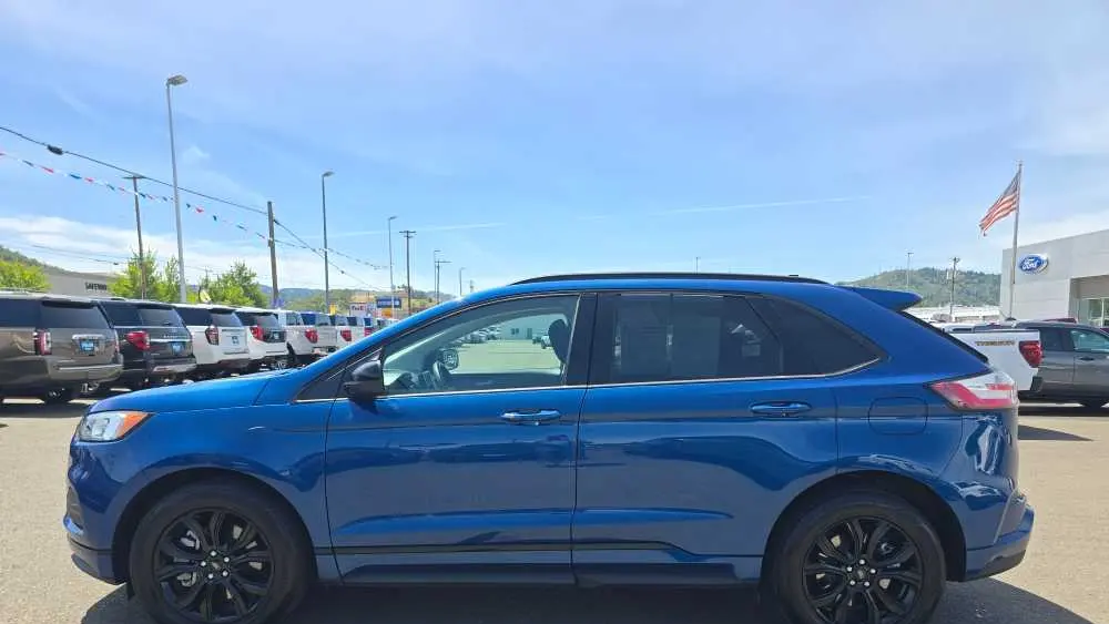 2023 Ford Edge SE