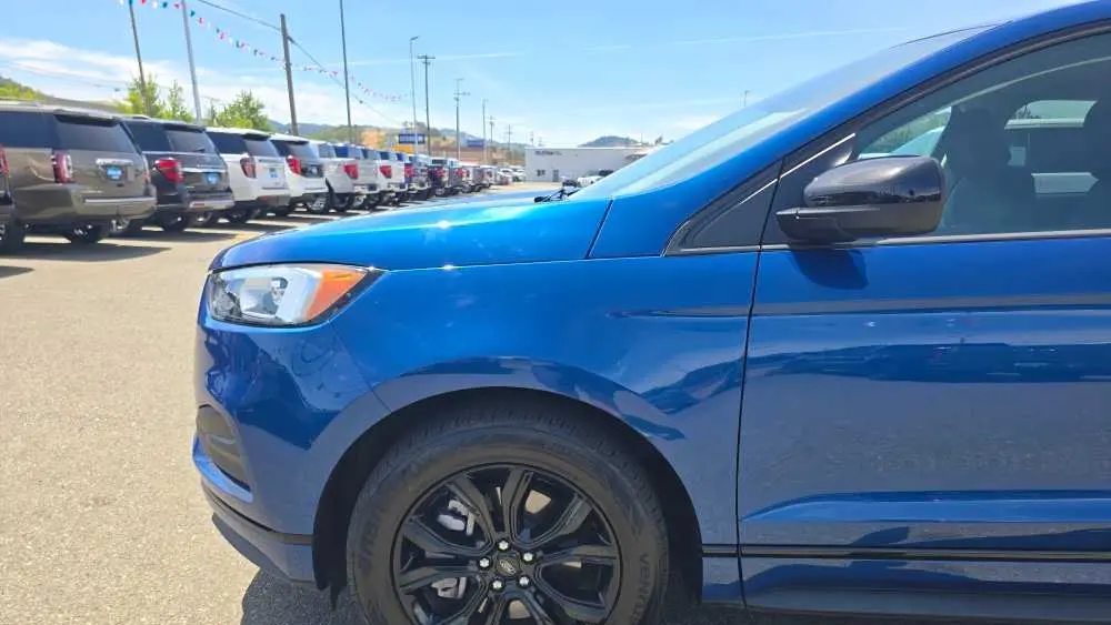2023 Ford Edge SE