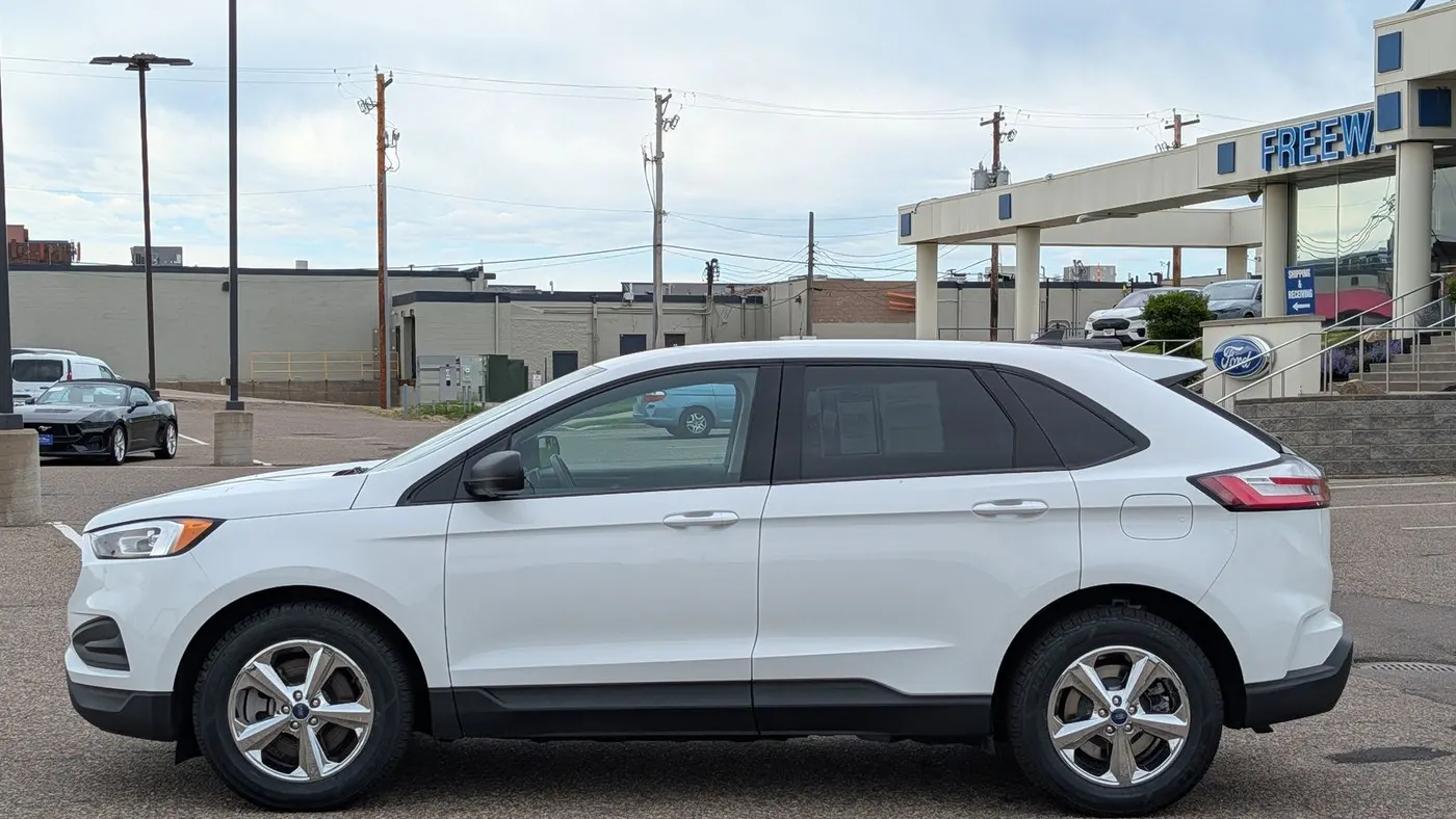 2022 Ford Edge SE