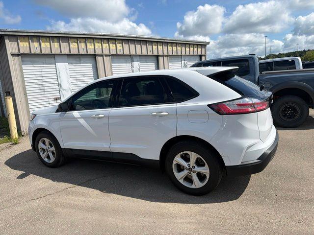 2023 Ford Edge SE — photo 1 of 18