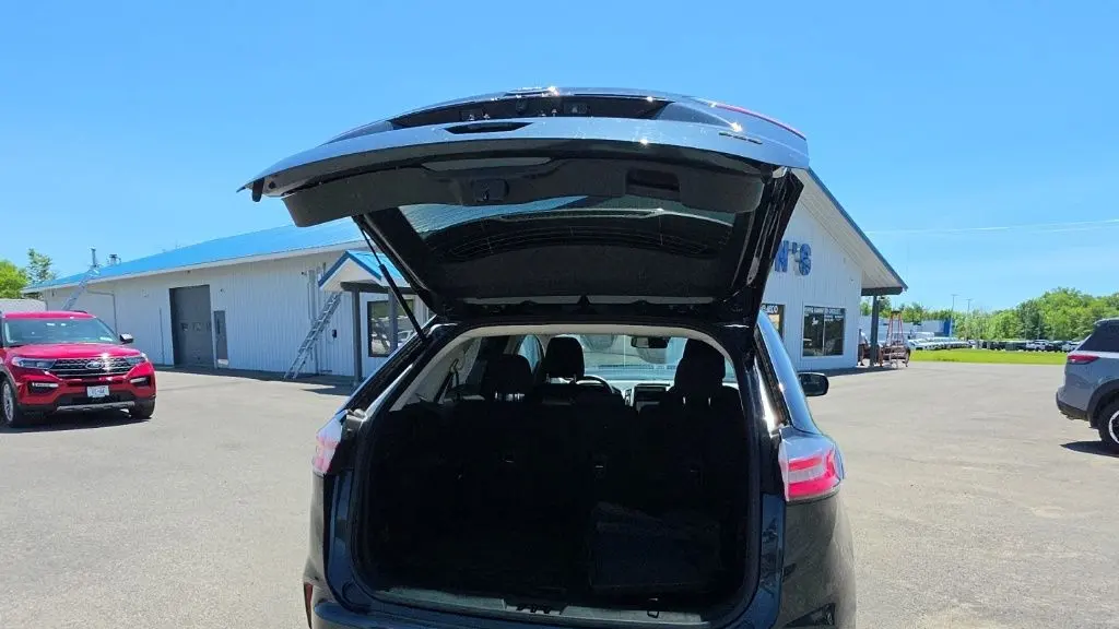 2023 Ford Edge SE