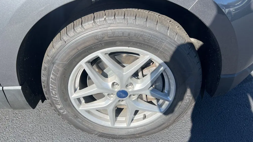2022 Ford Edge SE