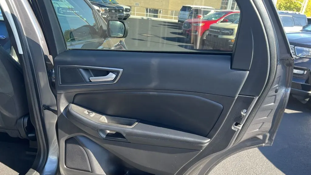 2022 Ford Edge SE