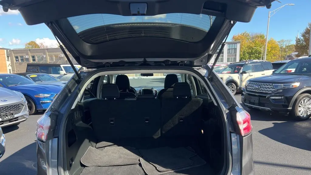 2022 Ford Edge SE