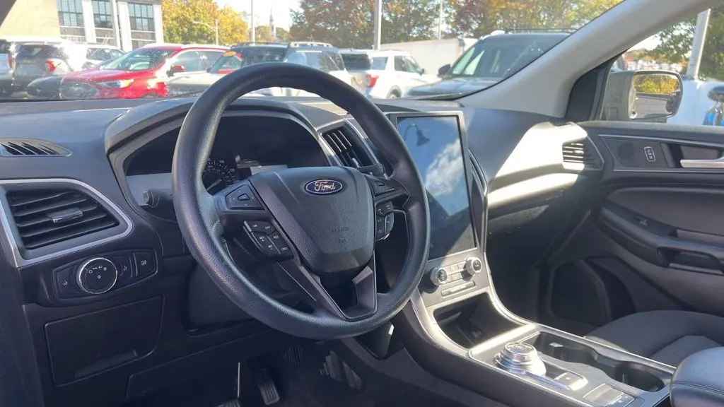2022 Ford Edge SE
