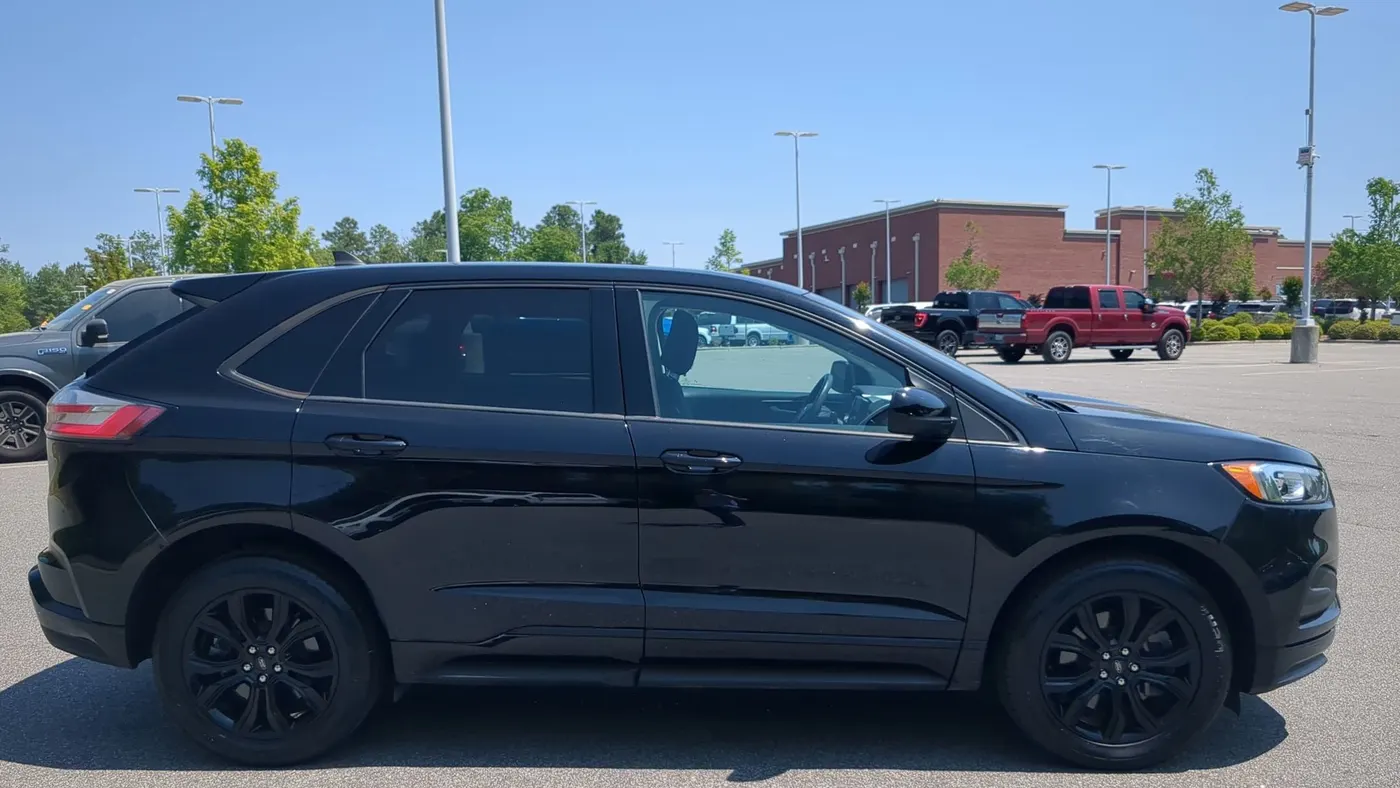 2022 Ford Edge SE