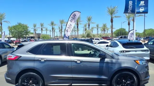 2022 Ford Edge SE