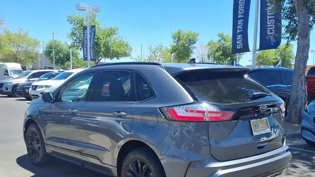 2022 Ford Edge SE