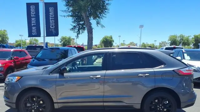 2022 Ford Edge SE