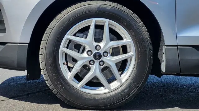 2023 Ford Edge SE