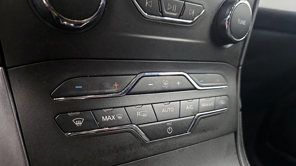 2020 Ford Edge SE