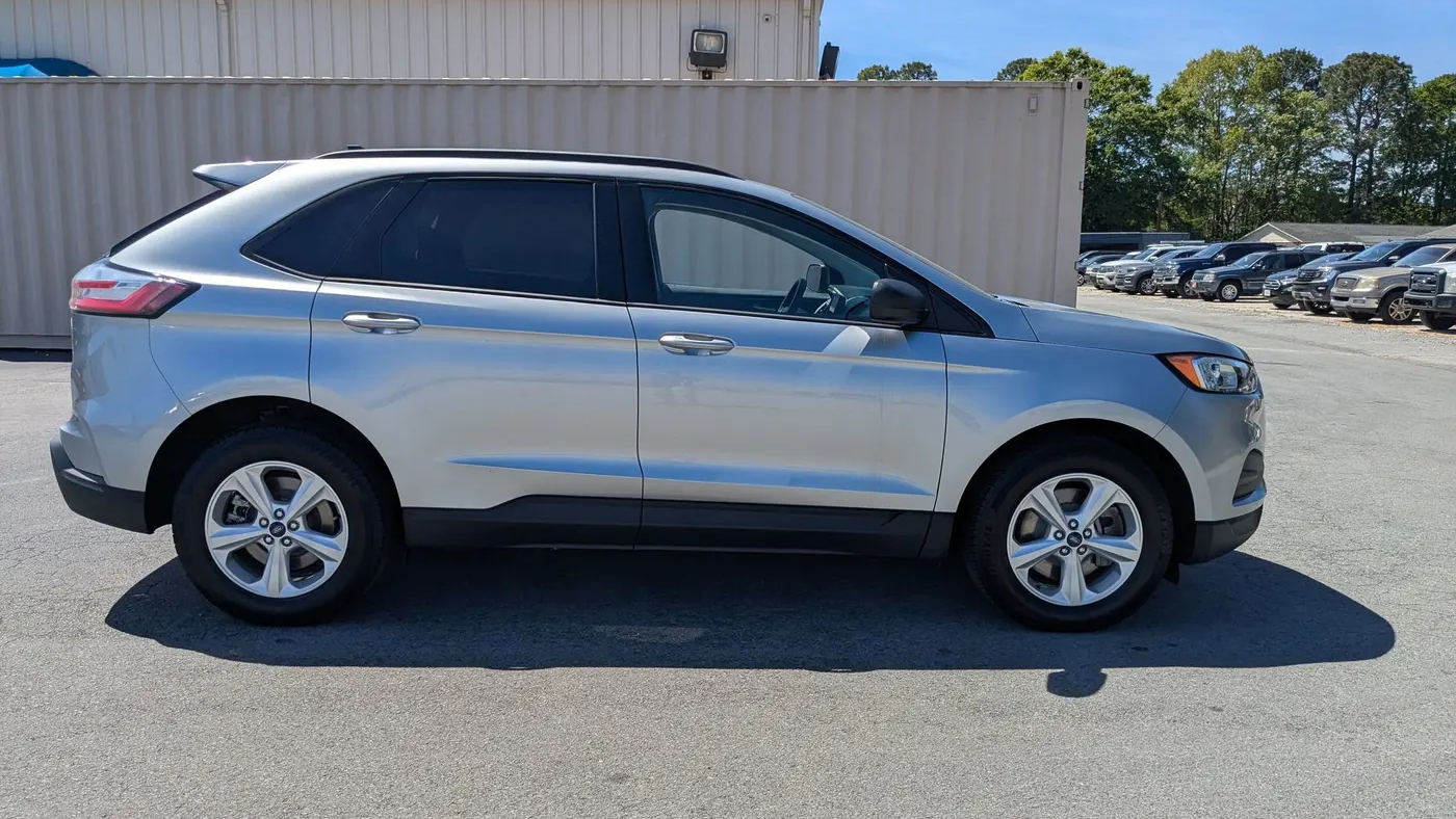 2022 Ford Edge SE