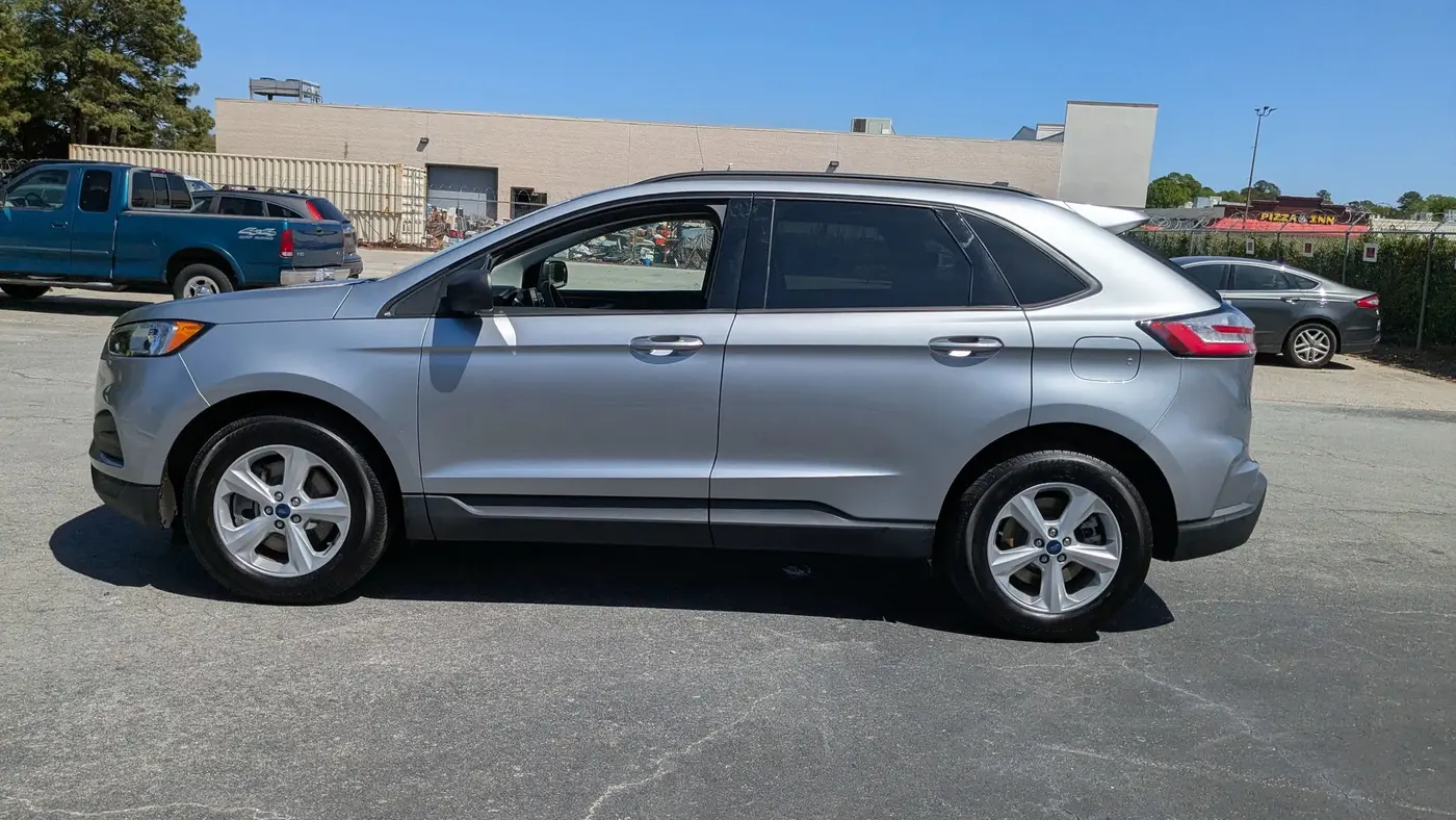 2022 Ford Edge SE