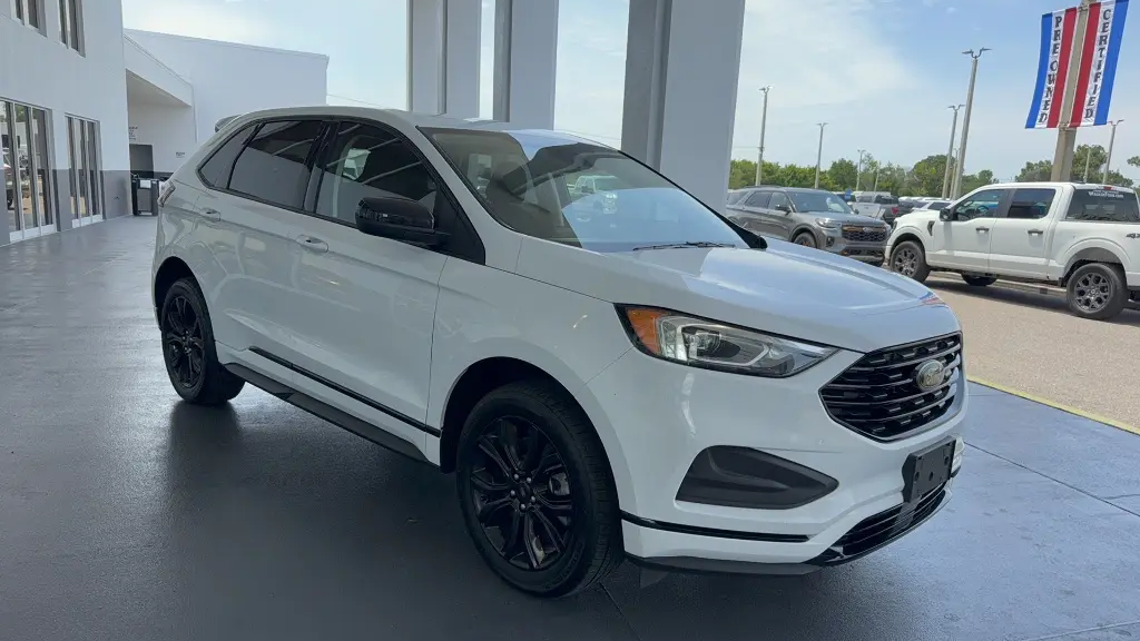 2022 Ford Edge SE