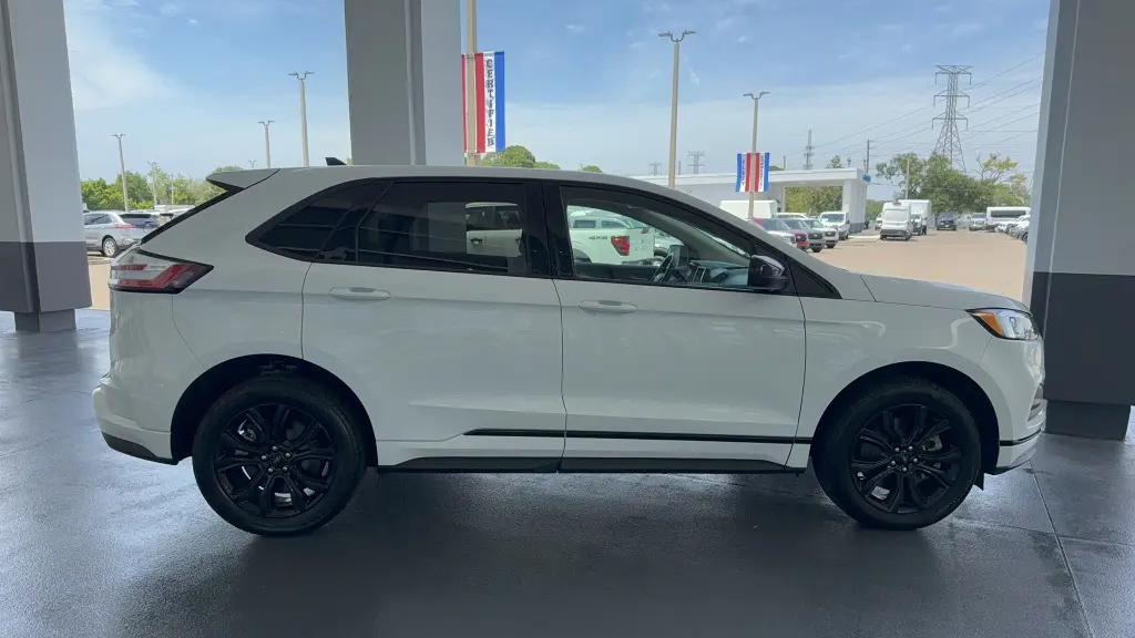 2022 Ford Edge SE