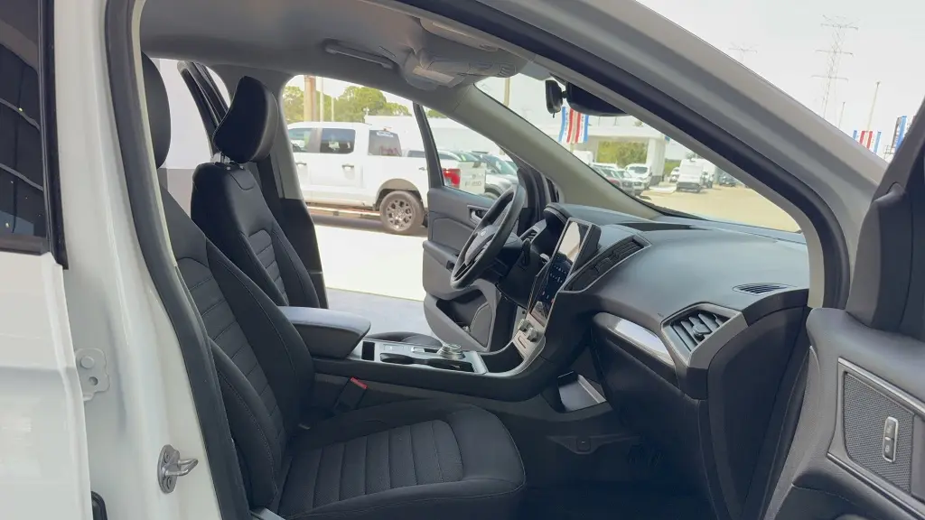 2022 Ford Edge SE
