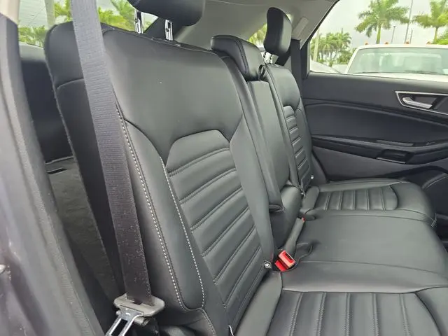 2022 Ford Edge - $21,990