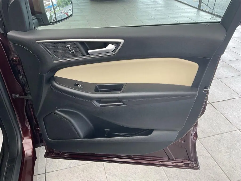 2022 Ford Edge - $25,995