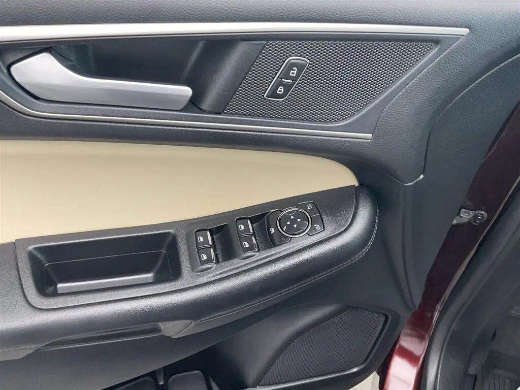 2022 Ford Edge - $25,995