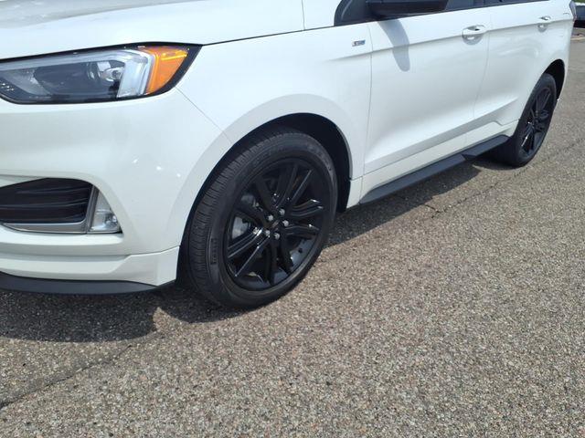 2022 Ford Edge - $19,350