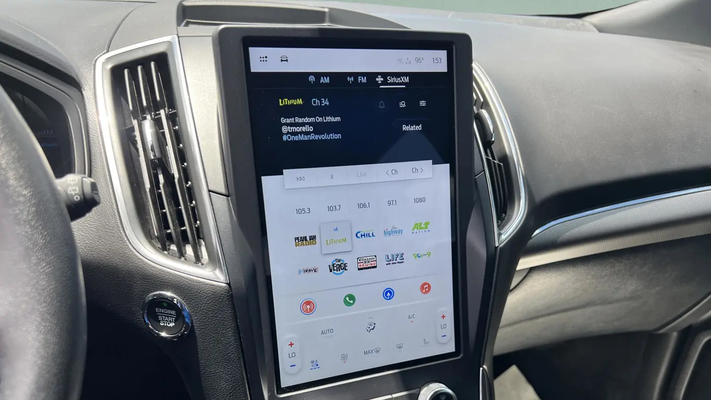 2022 Ford Edge Titanium