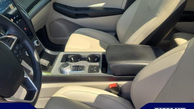2021 Ford Edge Titanium