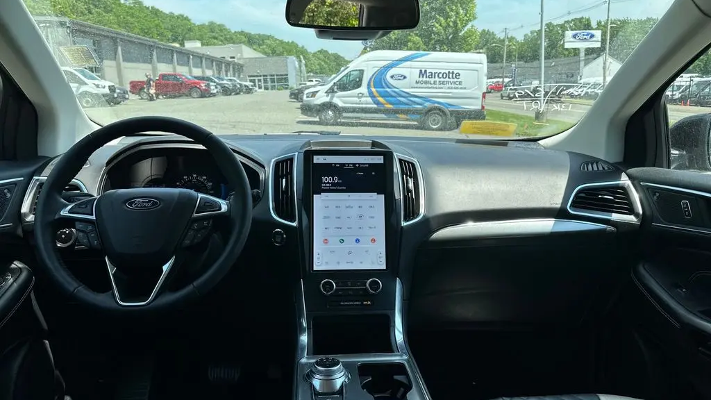 2023 Ford Edge Titanium