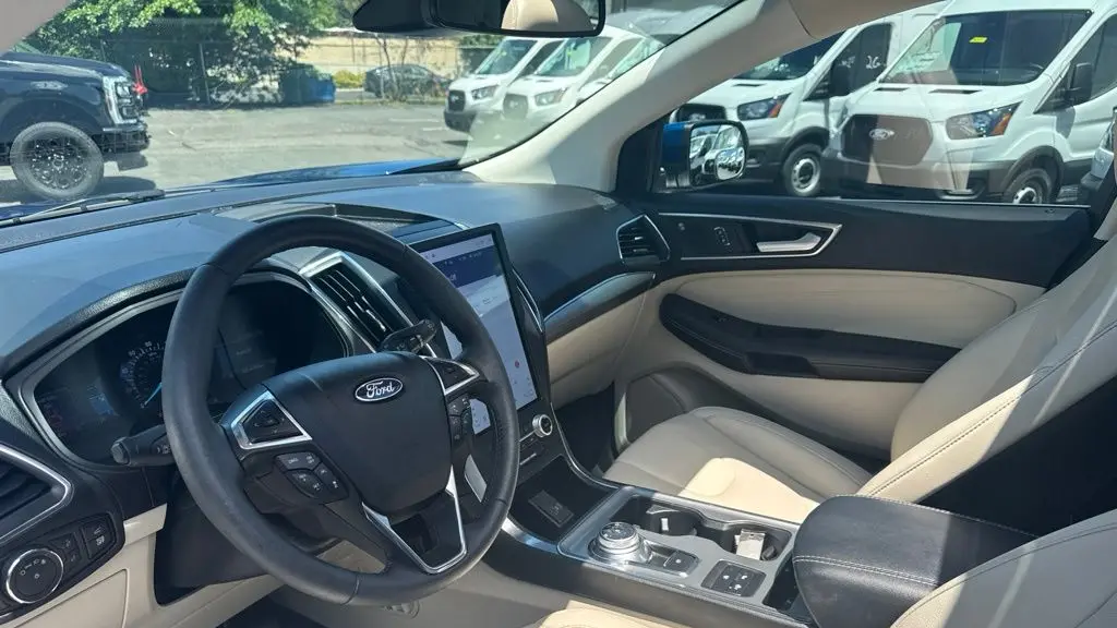 2022 Ford Edge Titanium
