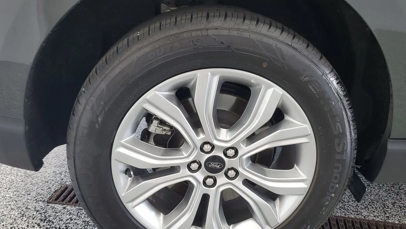 2024 Ford Edge Titanium