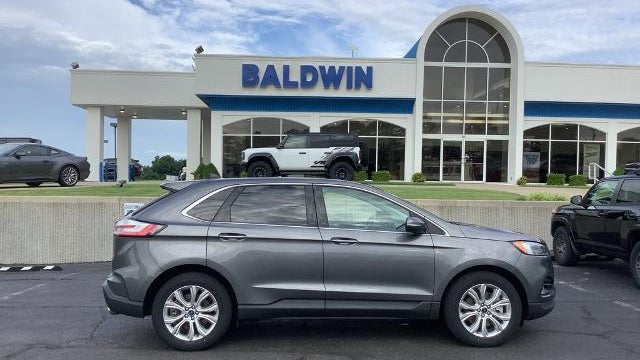 2022 Ford Edge Titanium