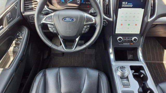 2021 Ford Edge Titanium