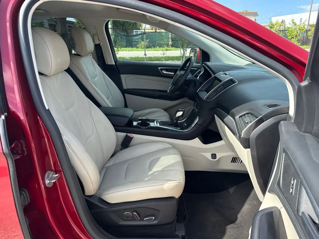 2015 Ford Edge - $10,900