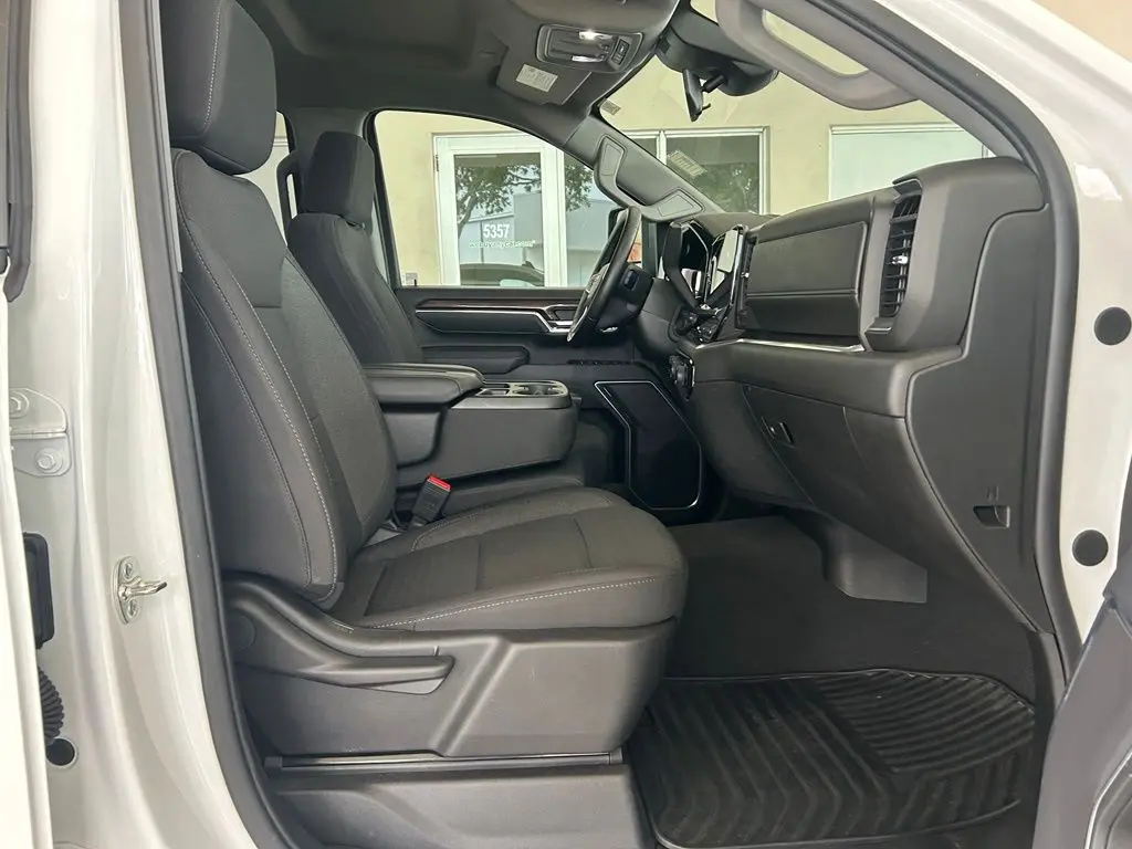 2026 Chevrolet Silverado Hd - $59,256