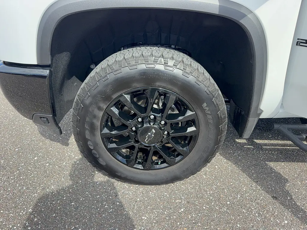 2026 Chevrolet Silverado Hd - $73,995