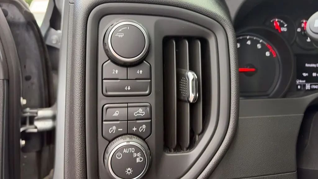 2025 Chevrolet Silverado 2500HD Custom